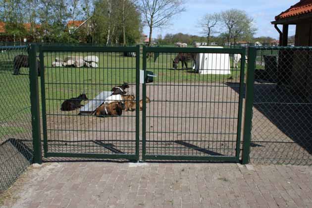 Dubbele draaipoort Hoving Hekwerk B.V. Stadskanaal