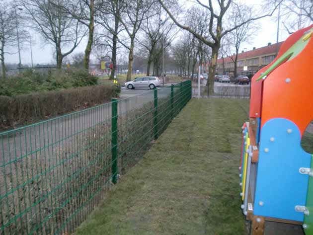 Afrastering om speelveld - Hoving Hekwerk B.V. Stadskanaal