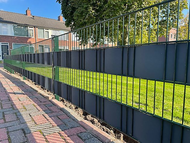 Dubbelstaafmat met 2 stroken vlechtband Hoving Hekwerk B.V. Stadskanaal