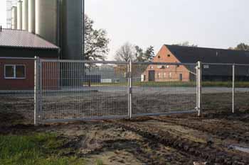 Dubbele gegalvaniseerde draaipoort Hoving Hekwerk B.V. Stadskanaal