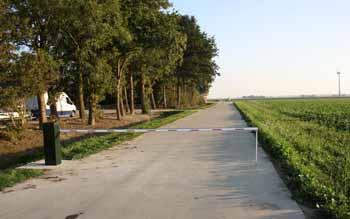 Slagboom bij Stephan de Clerck in Swifterbant. Hoving Hekwerk B.V. Stadskanaal