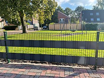 Dubbelstaafmat met 2 stroken vlechtband Hoving Hekwerk B.V. Stadskanaal