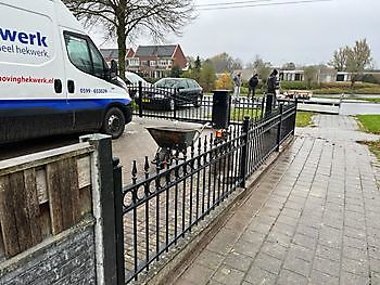 Sierpoort met knikarm Hoving Hekwerk B.V. Stadskanaal